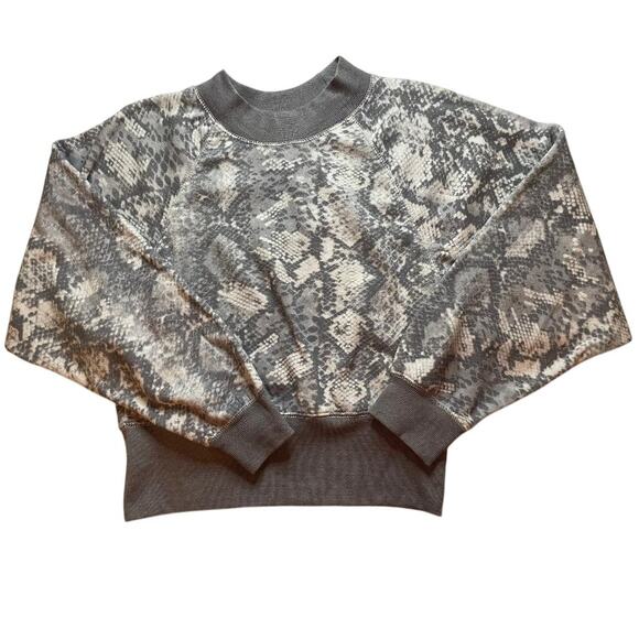 Ocean Drive Gray/White Snake Print Wide Sleeve Sweatshirt Size Medium - Picture 1 of 7